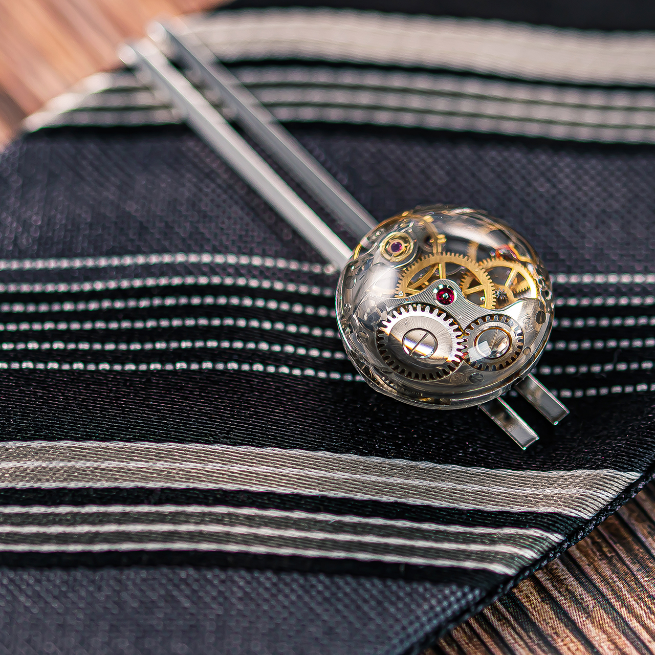 機械式時計のカフスボタン+ネクタイピン